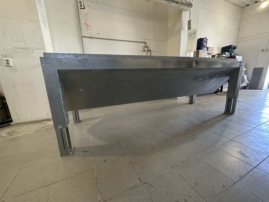 Шлифовальный стол Nestro NAST для работы ручным инструментом.