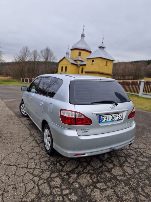 TOYOTA Avensis Verso D-4D
