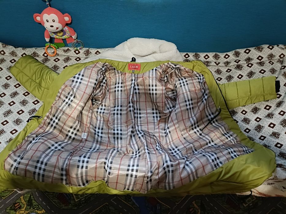 Зимова жіноча куртка