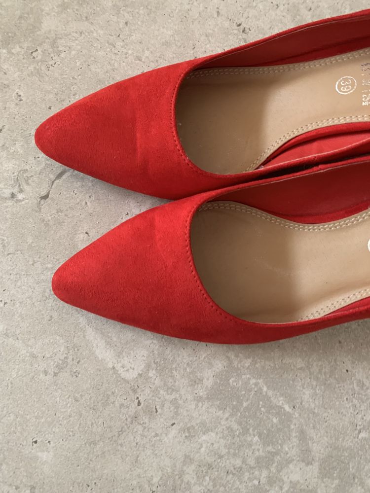 Czerwone buty na obcasie Marypaz 39