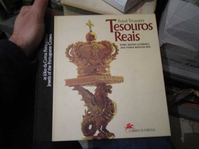 livro CTT Tesouros Reais com selos