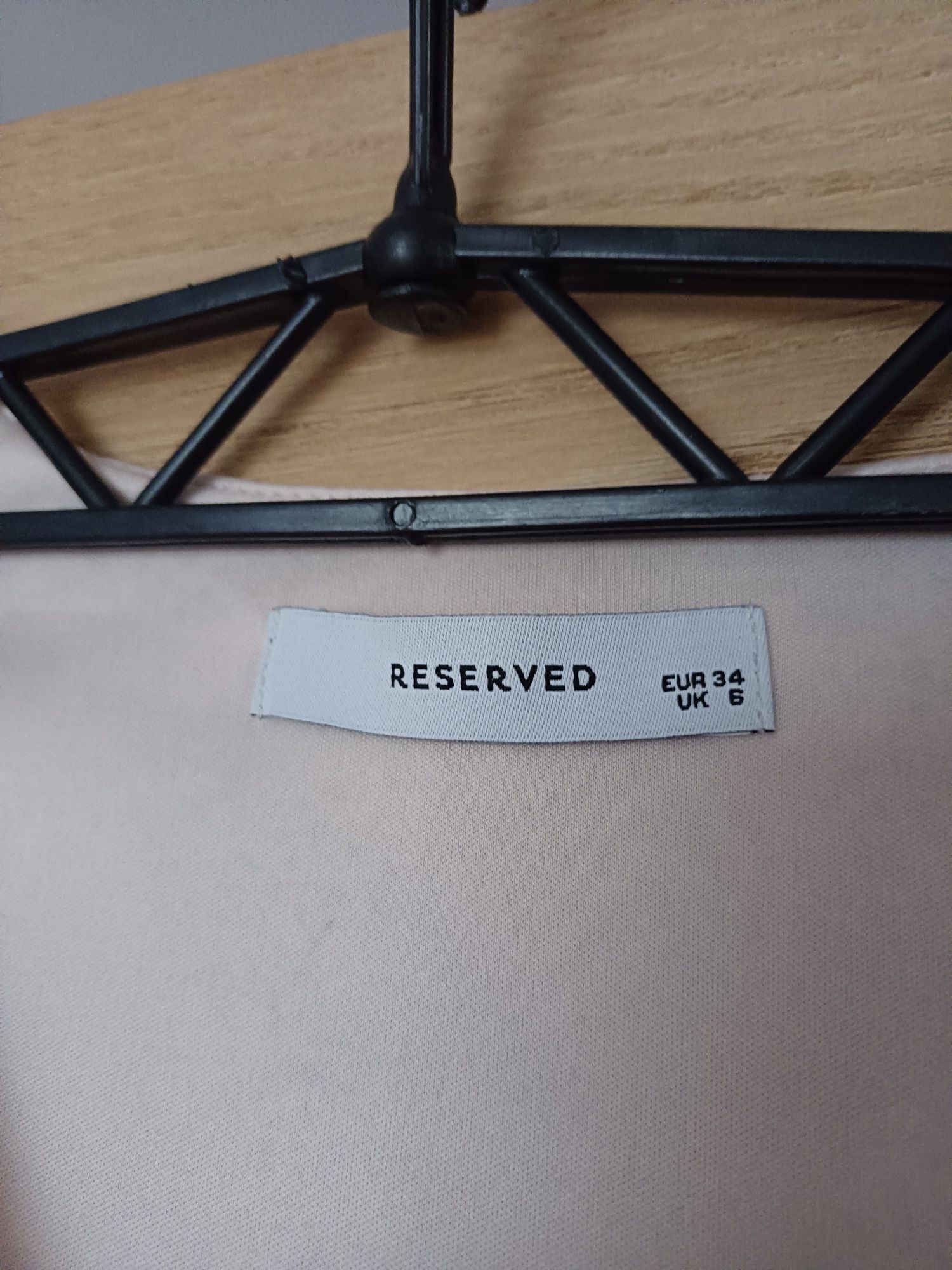 Sukienka r. 34 Reserved