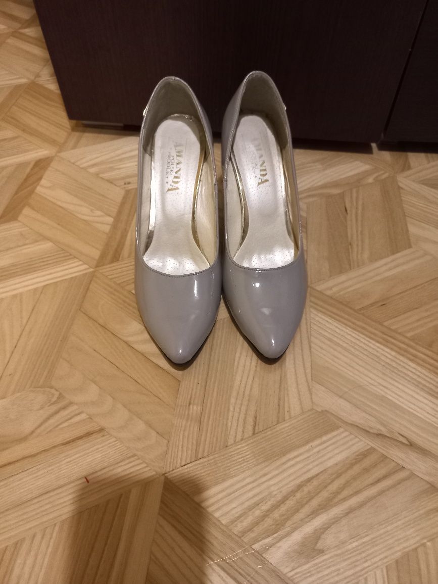 Czółenka 38 Amanda polska