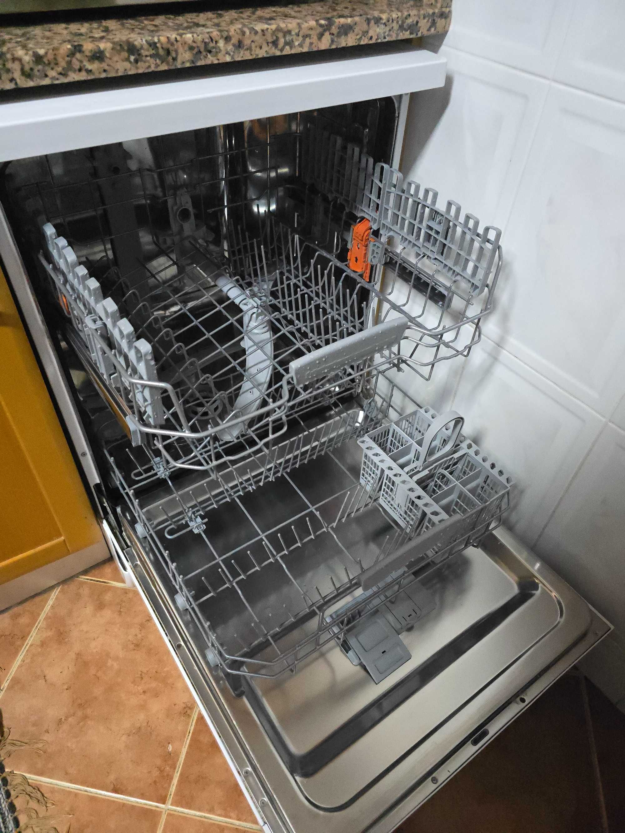 Máquina de Lavar Loiça Hotpoint Ariston 14 Conjuntos