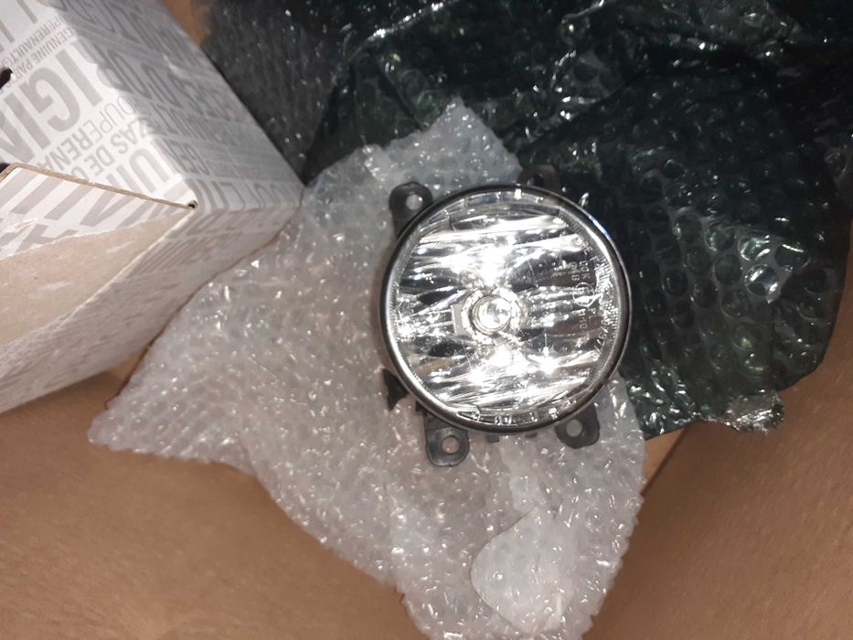 Farol principal lado esquerdo Dacia Duster 2023