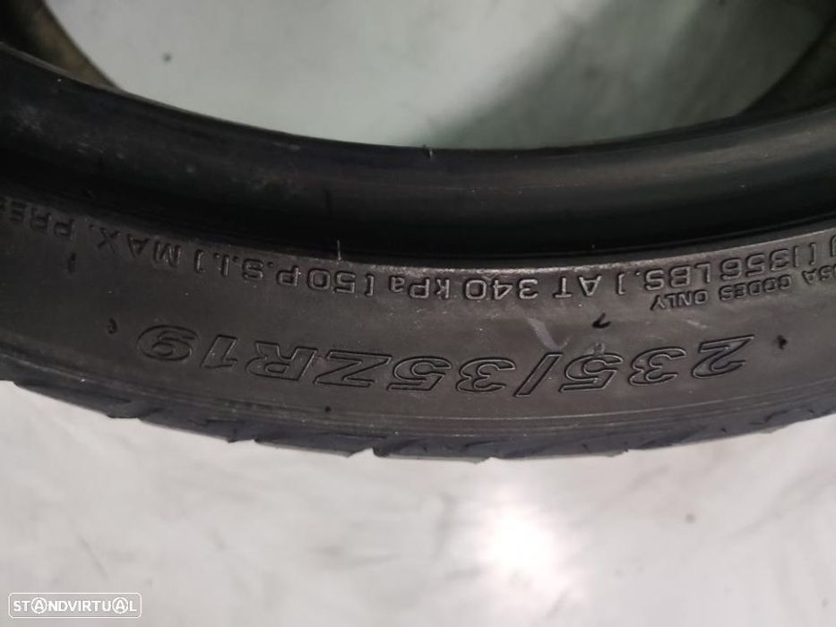2 pneus semi novos 235-35r19 roadstone - oferta dos portes