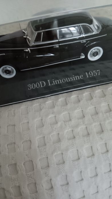 Mercedes 300D Limousine 1957. Com caixa acrílico de protecção!