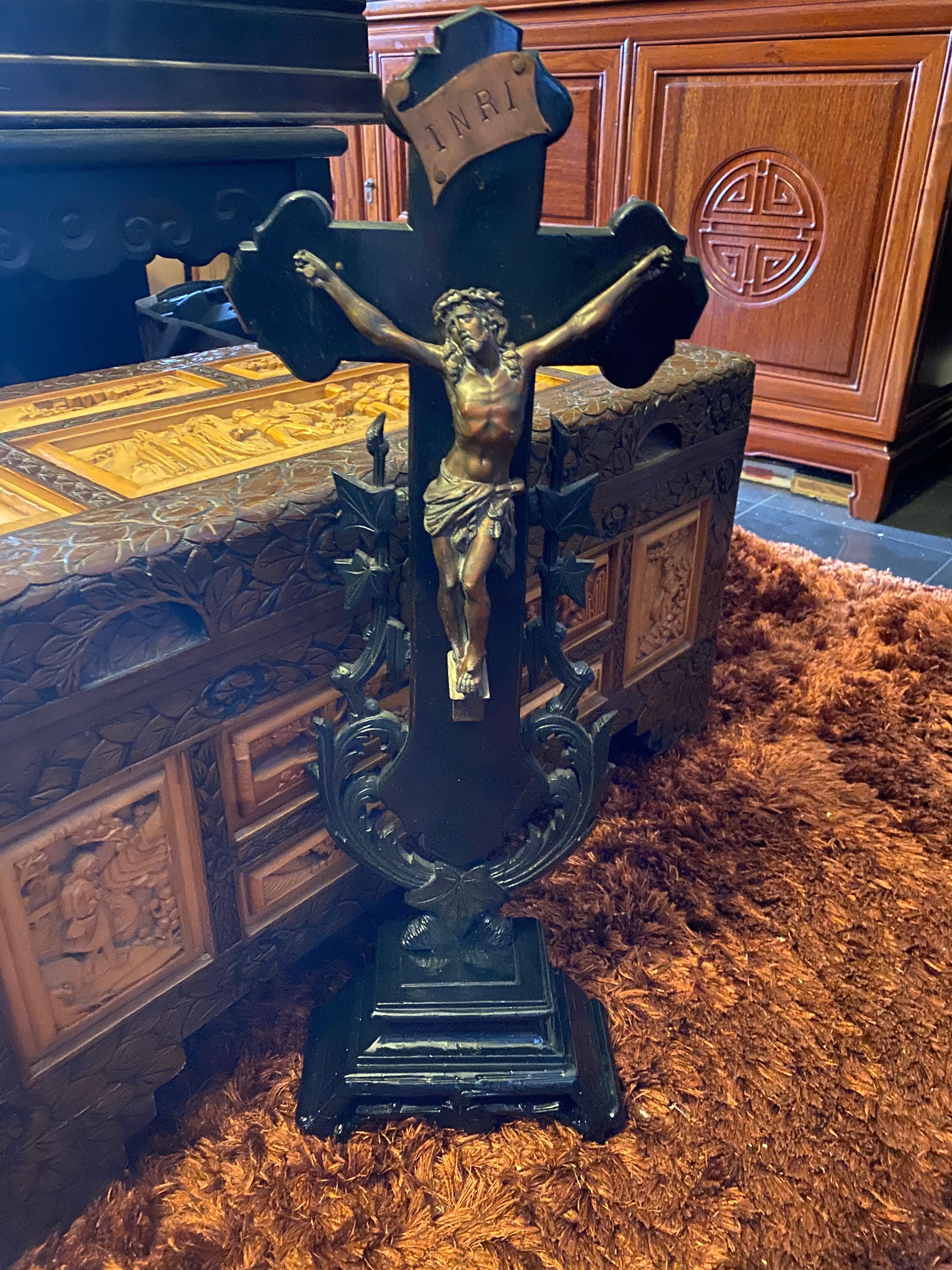 Crucifixo com Cristo Bronze Madeira Séc XIX Assinado