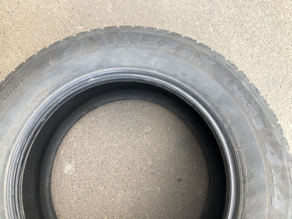 Зимняя резина 235/65 R17 Bridgestone Blizzak LM 25