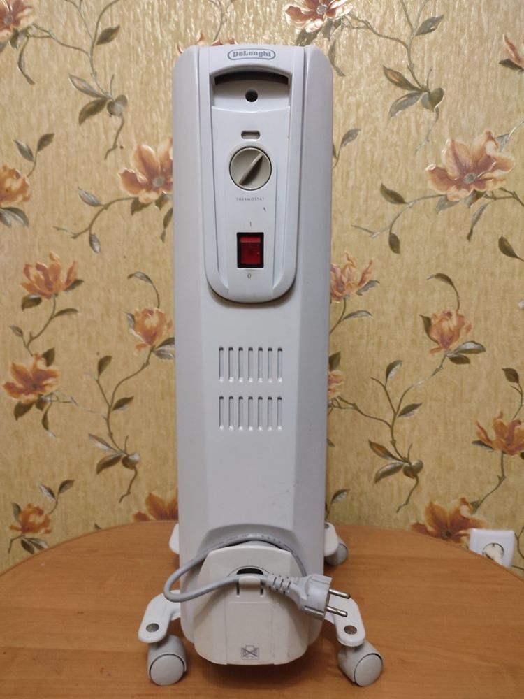 Масляний обігрівач, радіатор DeLonghi KH770510M