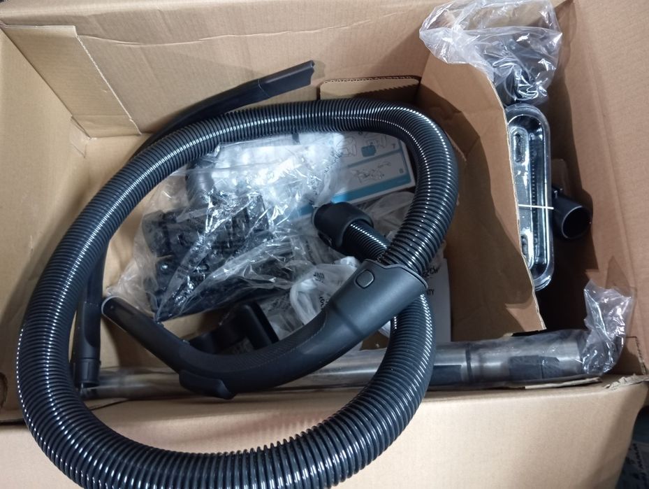 Пылесос мешковый AEG пилосос