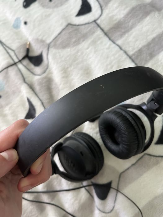 Продам наушники JBL