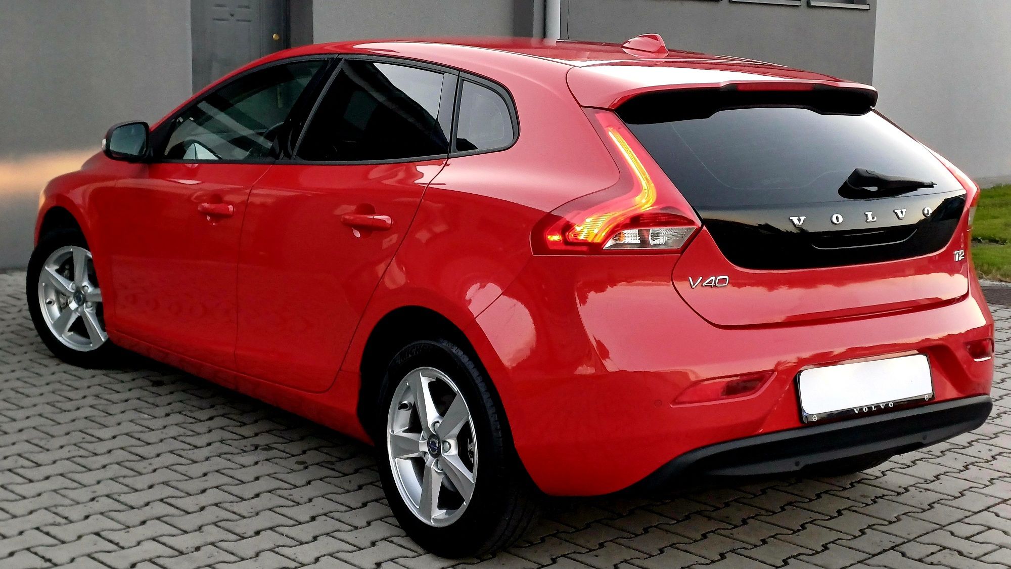 Volvo v40 benzyna 2.0 przebieg 102 tyś km