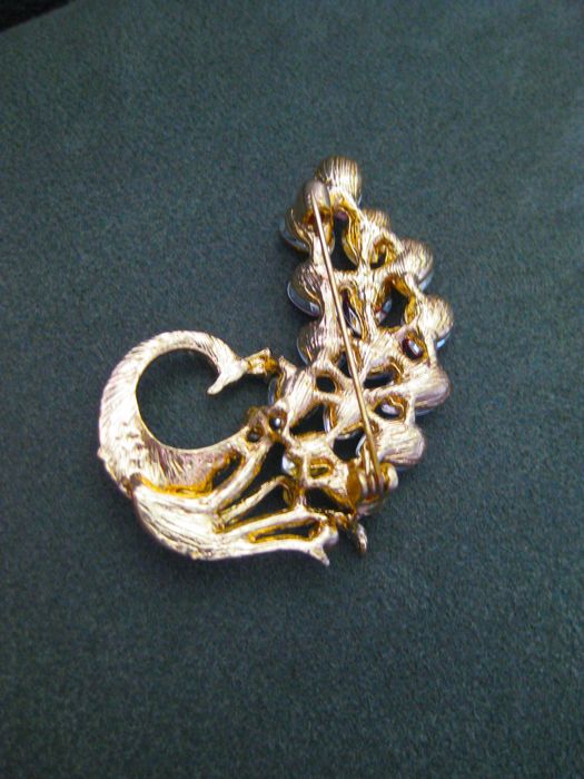 Alfinete / Broche / Pregadeira Pavão Pedras Coloridas NOVO