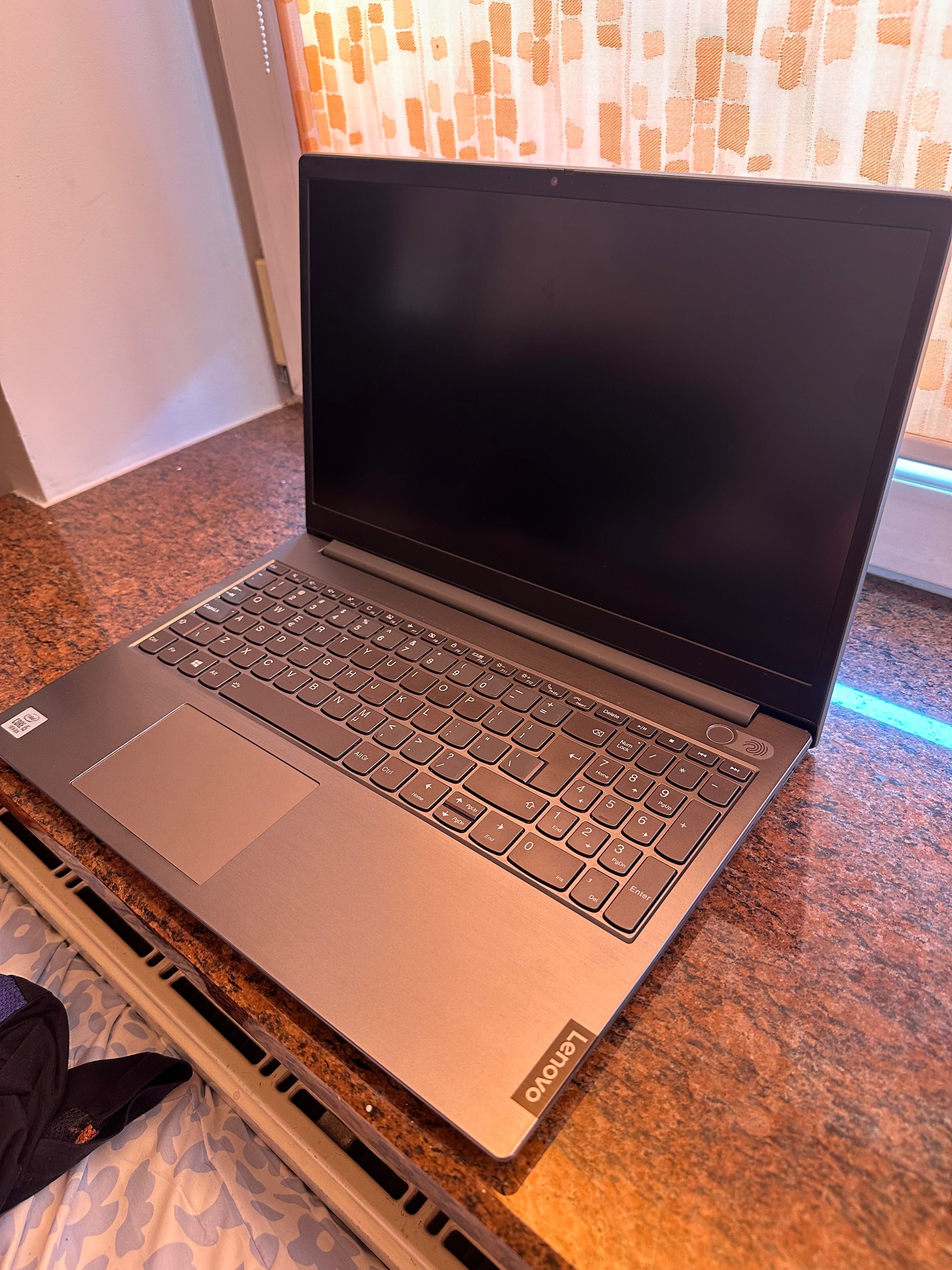 Sprzedam laptopa lenowo thinkBook 15-IML