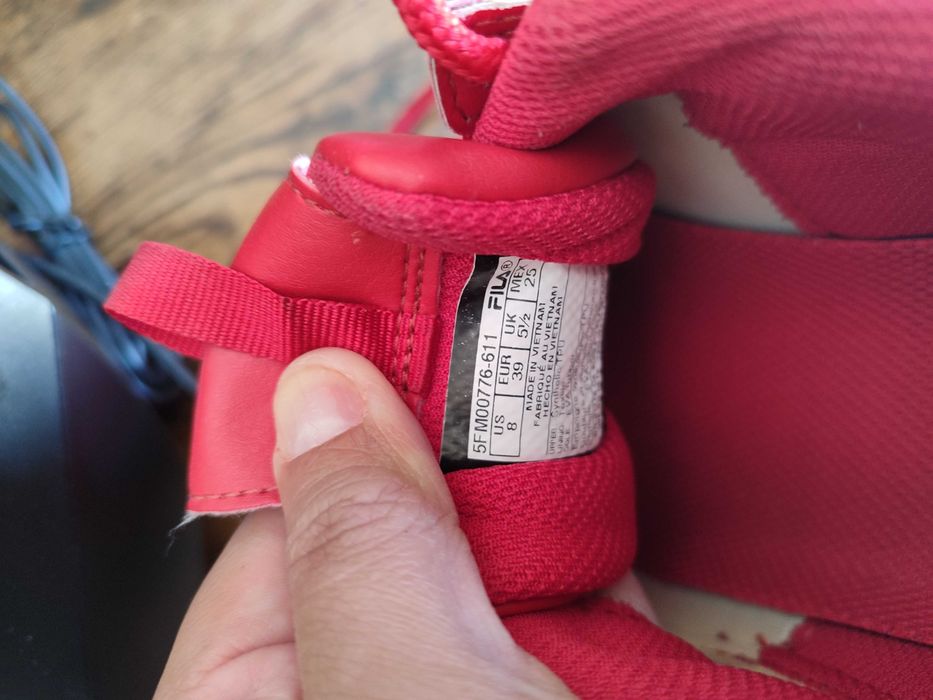 Tênis Fila vermelho