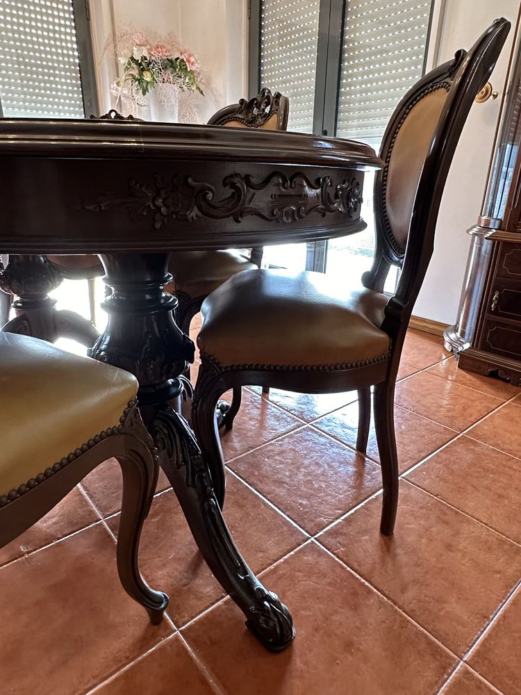 Conjunto Mesa + Cadeiras em Nogueira e Pele