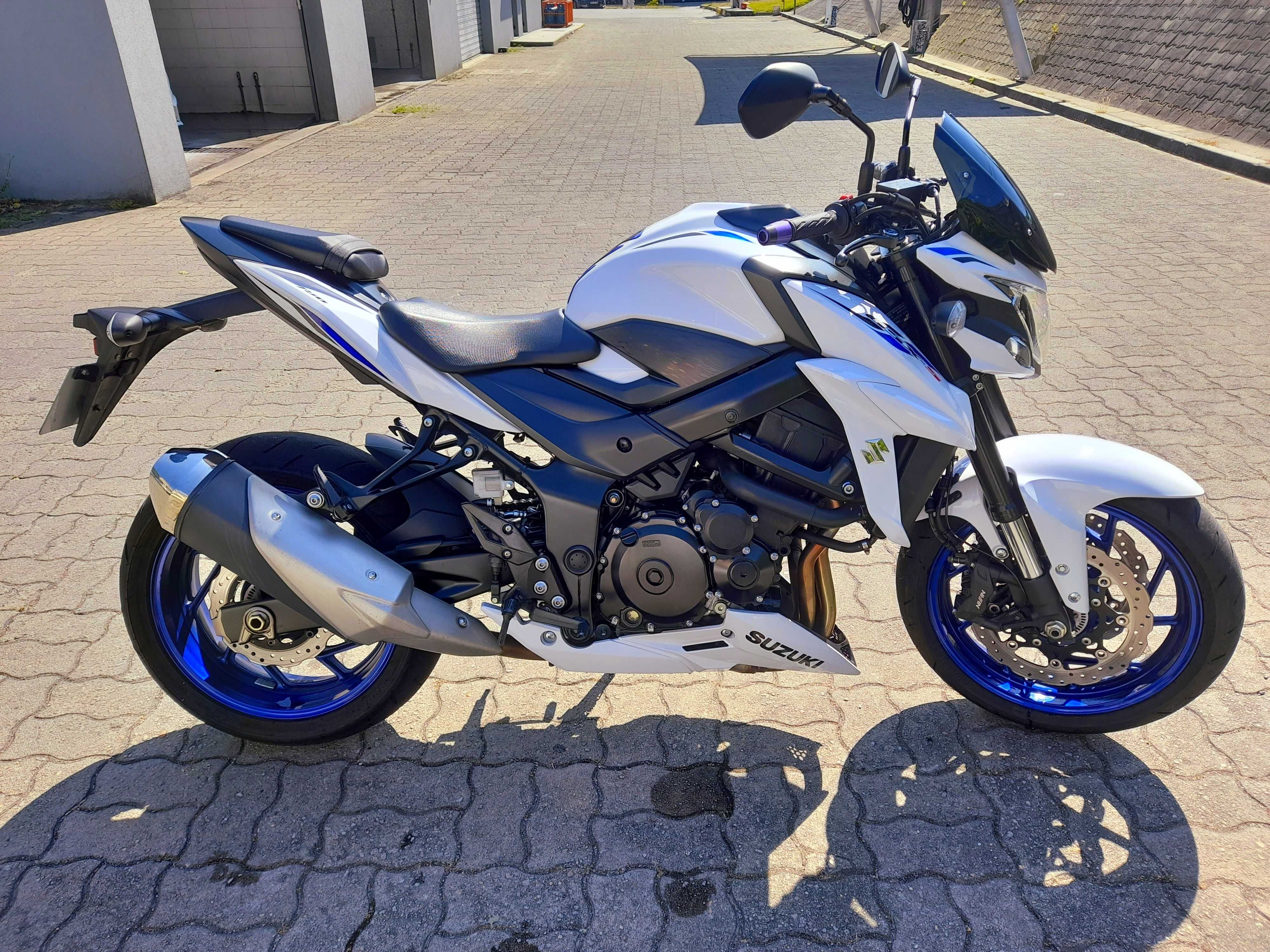suzuki gsxs 750  não a muito a dizer