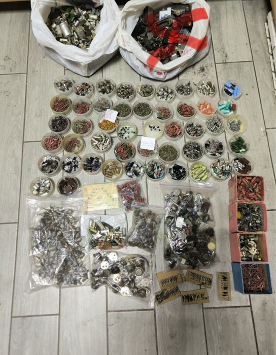 Радиодиотали разные ,резстри,теристори,траннзистор ,конденсатори