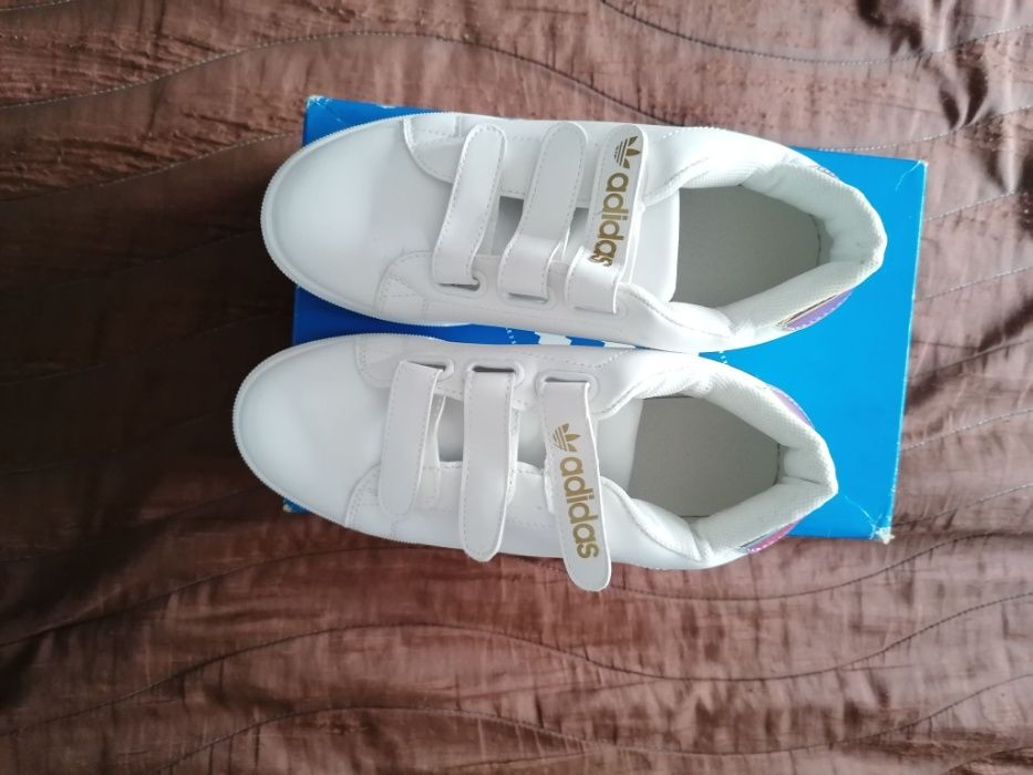 Sapatilha Adidass Brancas