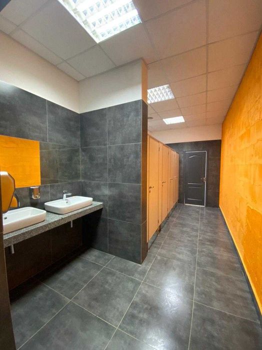 Оренда офіс, зал 15-185 м.кв. біля метро