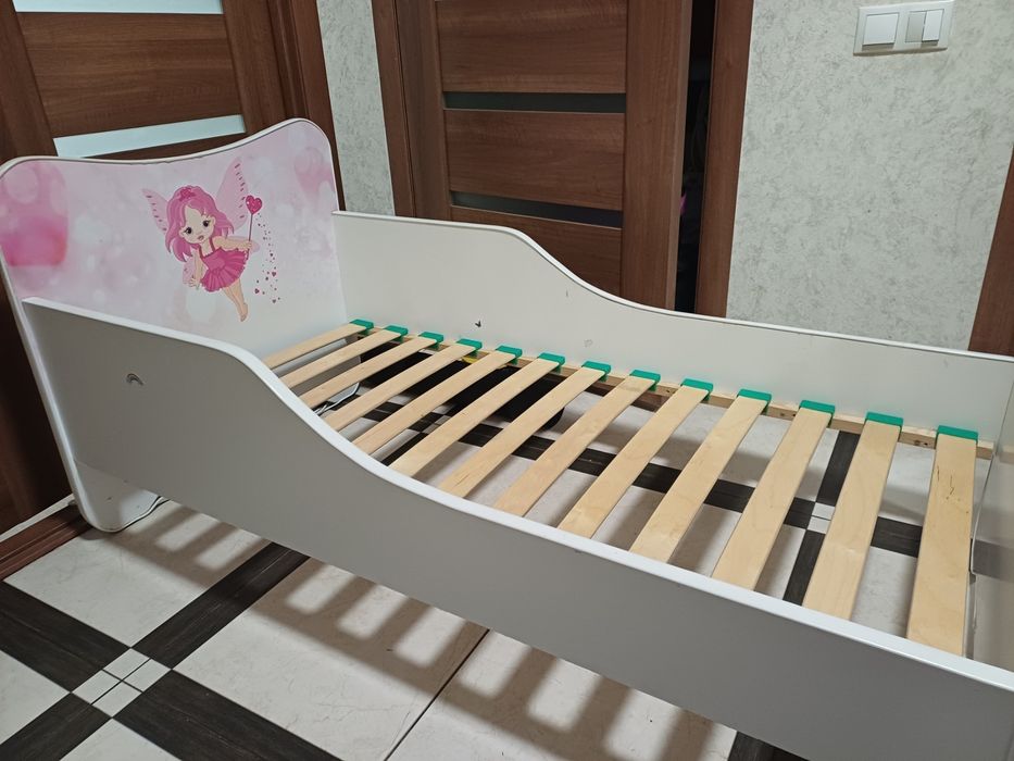 Ліжко для дівчинки