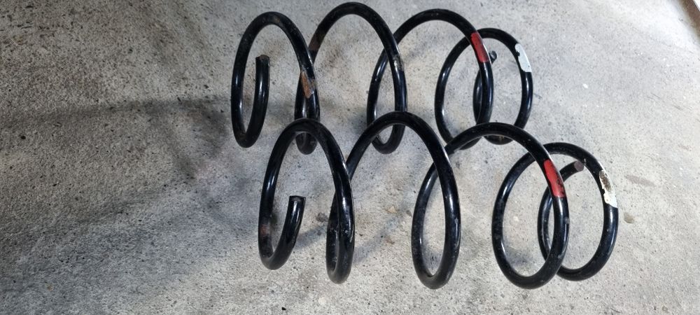 Sprężyny przód Toyota Auris