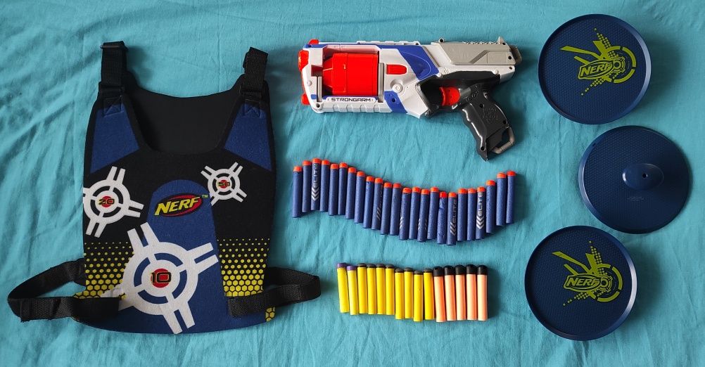 Бластер NERF Strongarm, бронежилет, защита, пули. Игрушки Hasbro