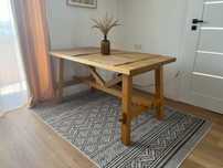 Stół Ikea Mockelby w stylu rustykalnym