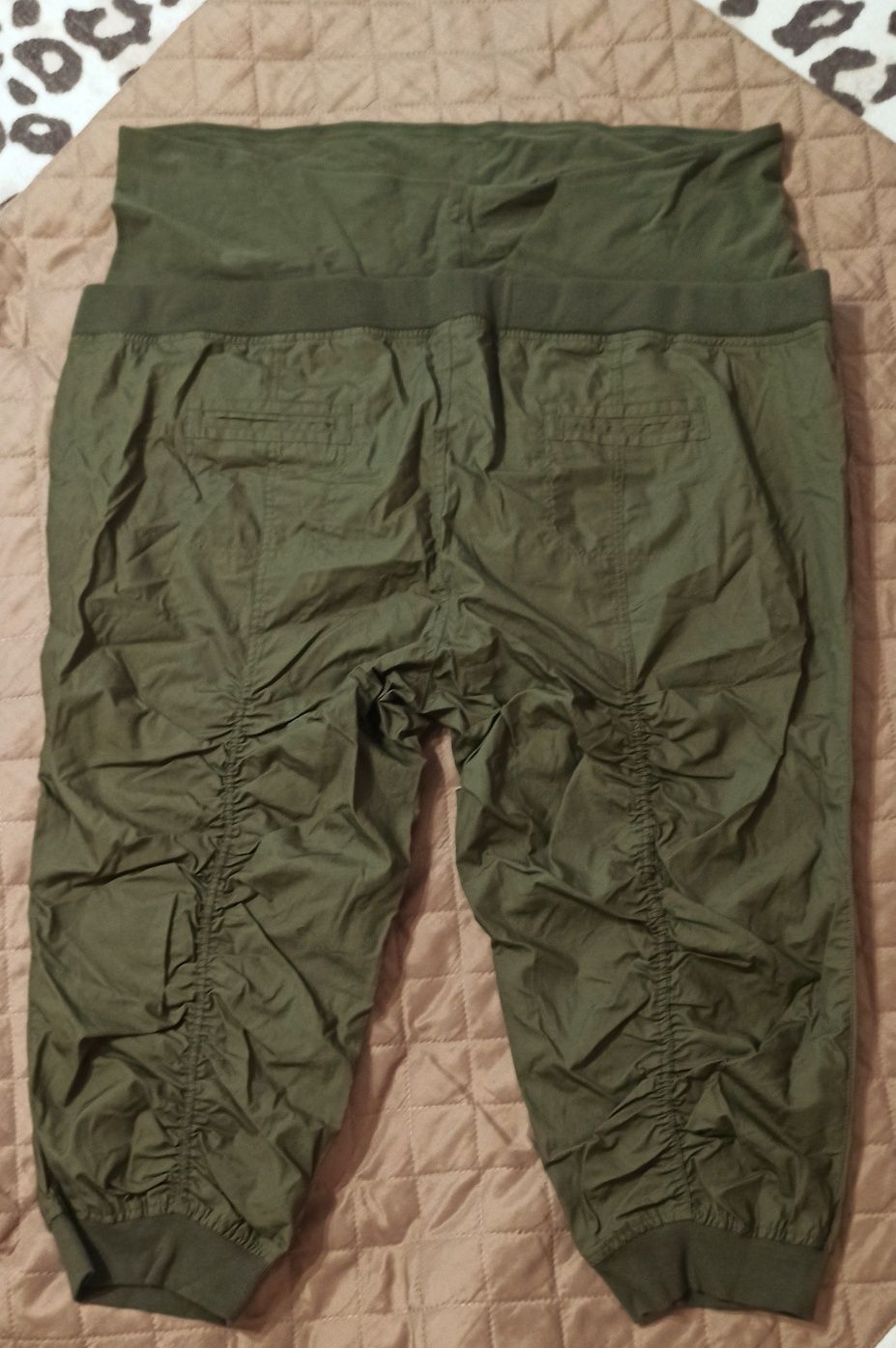 Bawełniane spodnie 3/4 ciążowe kolor khaki