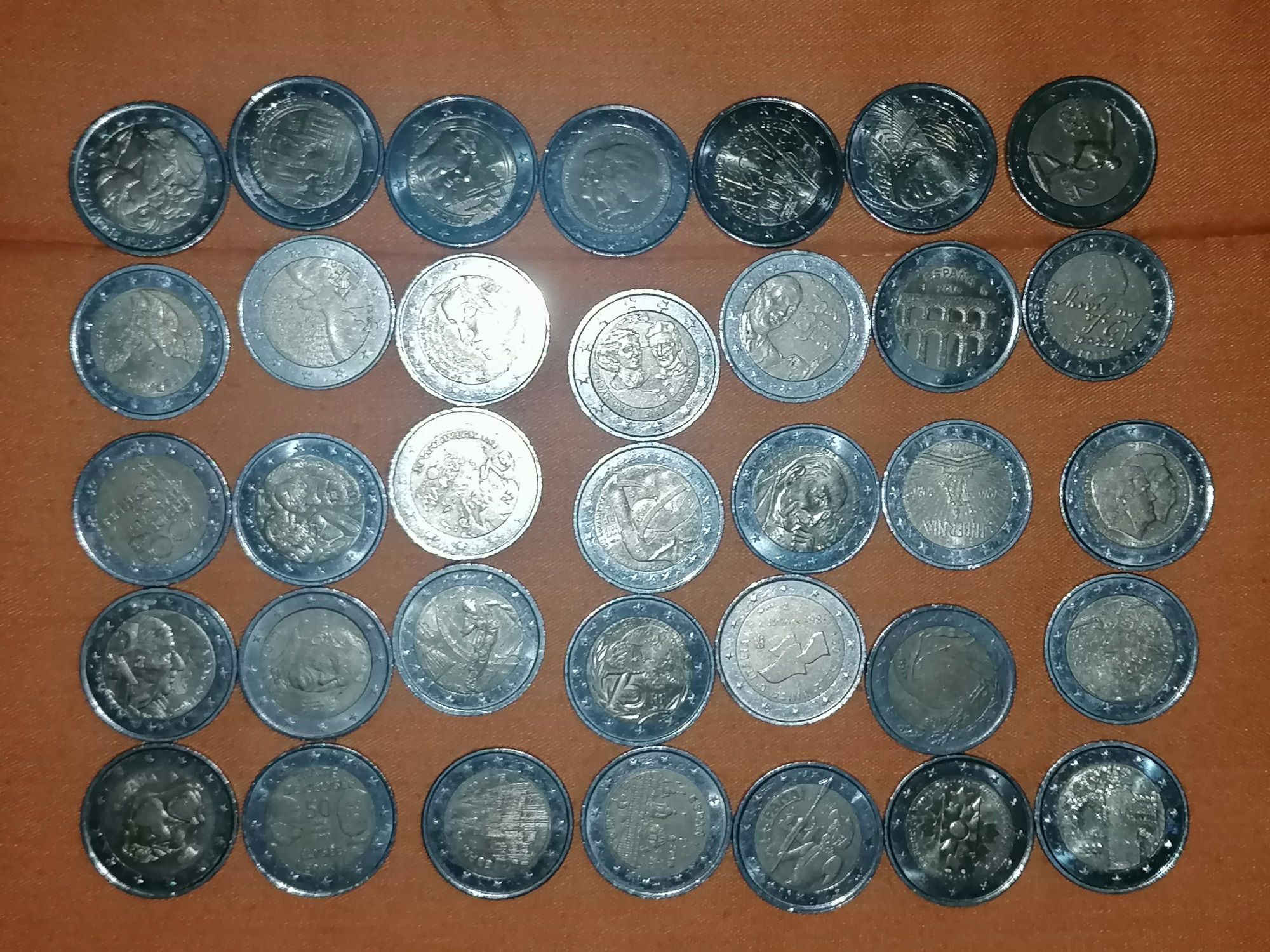 Várias moedas 2€ comemorativas