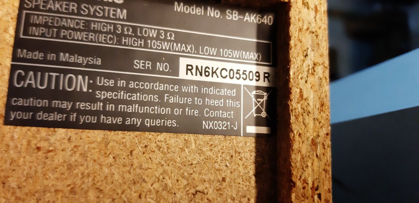 3 colunas de som de 100 e 180 W, como novos
