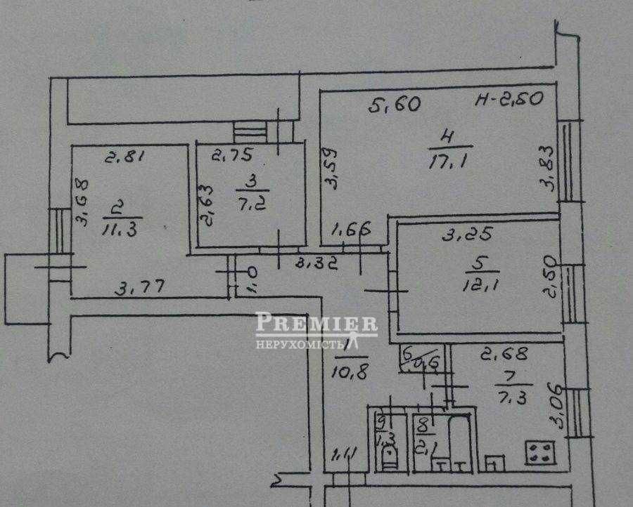 Продам велику 4-кімнатну квартиру в цегляному будинку