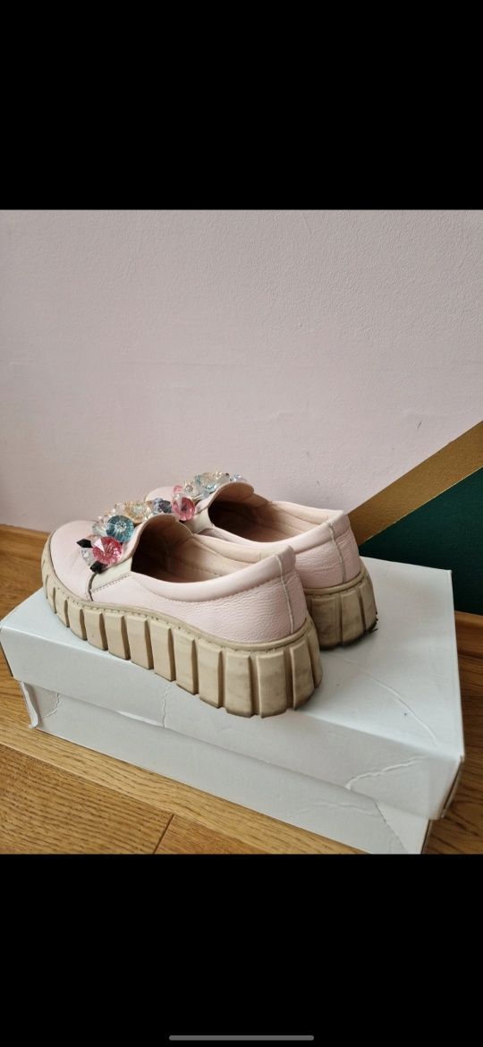 Buty oleksy z wysoką podeszwą