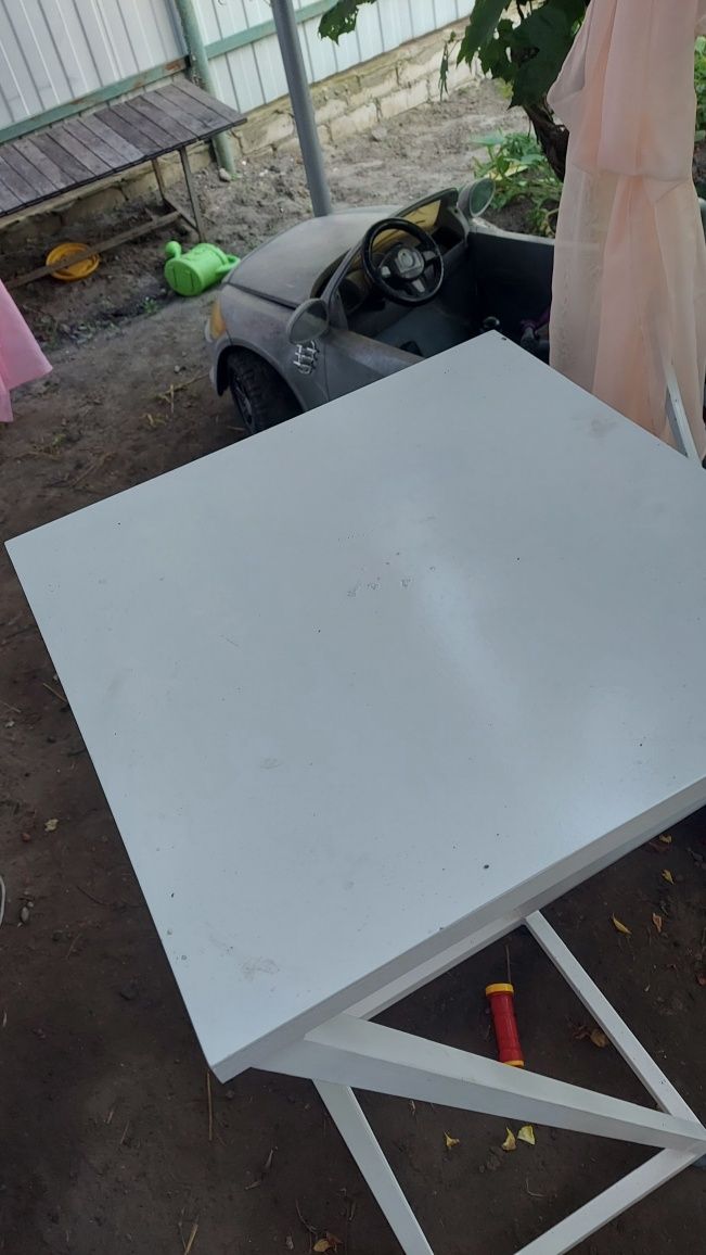 Продам столик из металла 400х400х1000