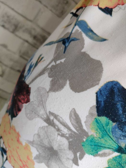 sukienka  lato letnia biała w kwiaty L kwiatki  bez rękawów elastyczna