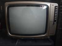 Telewizor Universum Sanyo turystyczny przenośny retro