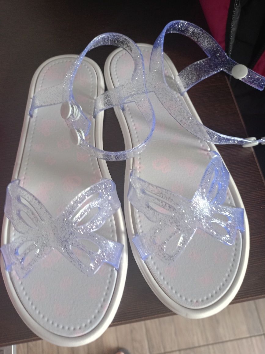 Nowe buty Dla dziewczynki