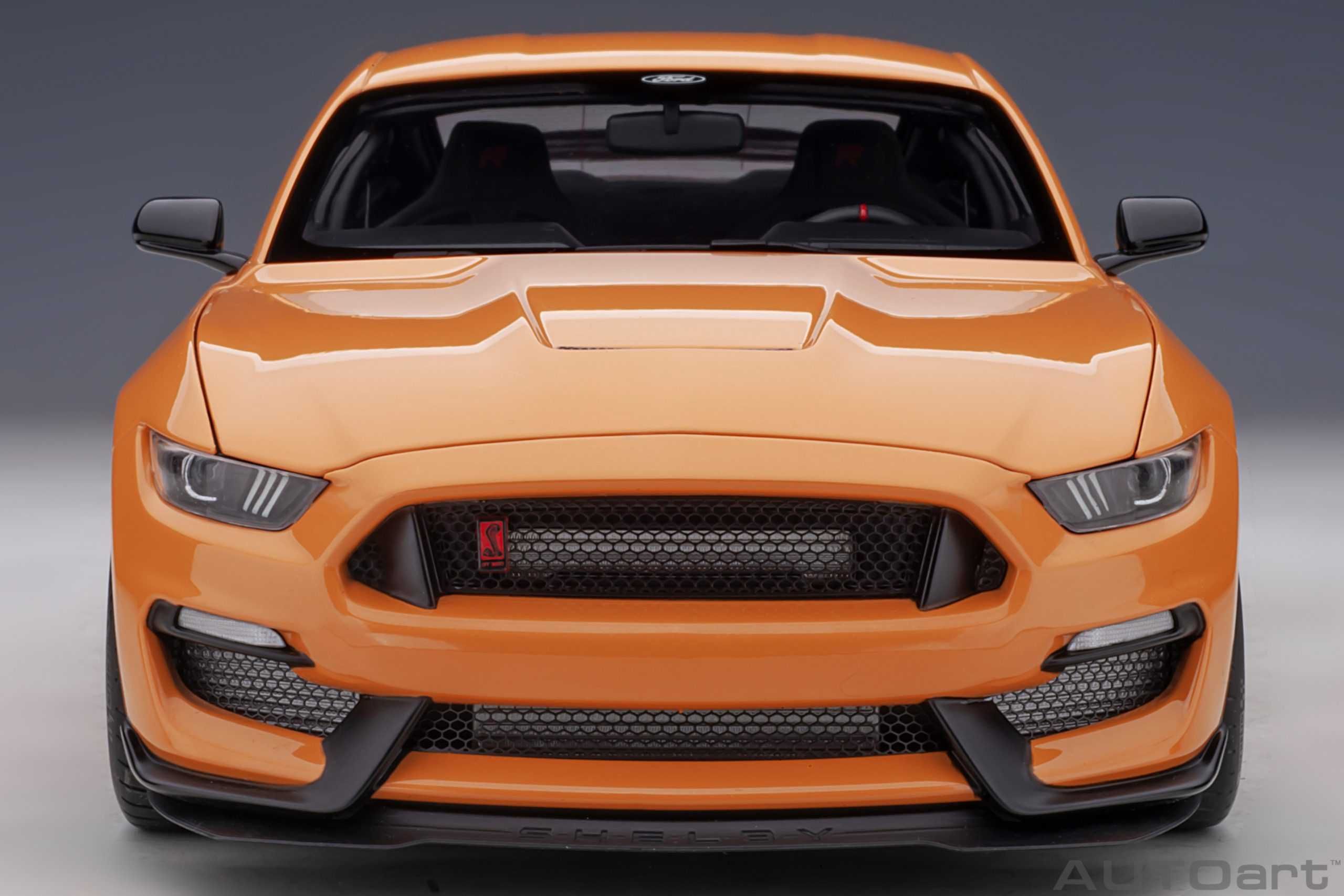 Model 1:18 AUTOart Ford Mustang Shelby GT-350R 2017 (Fury Orange)