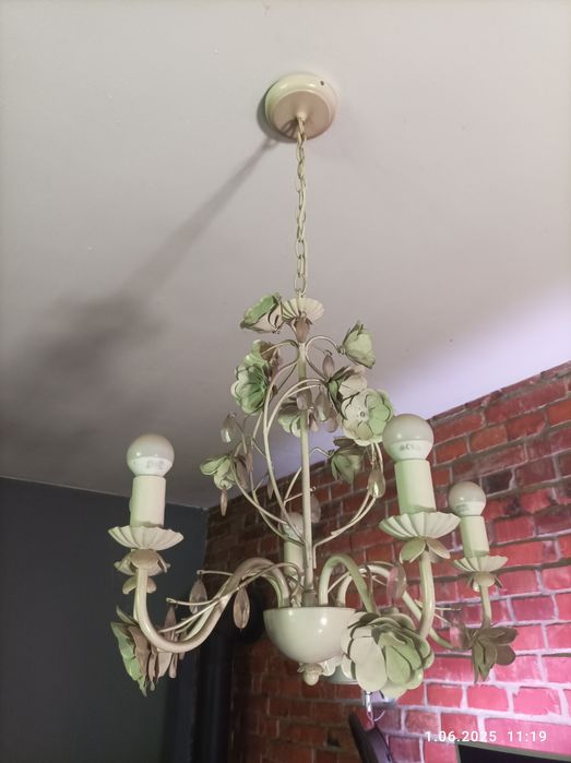 Lampa stalowa wisząca kwiaty salon