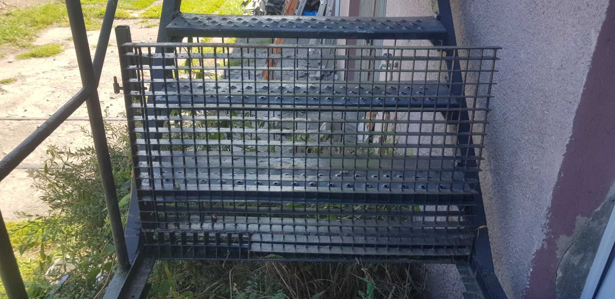 Schody metalowe stalowe solidne z poręczą