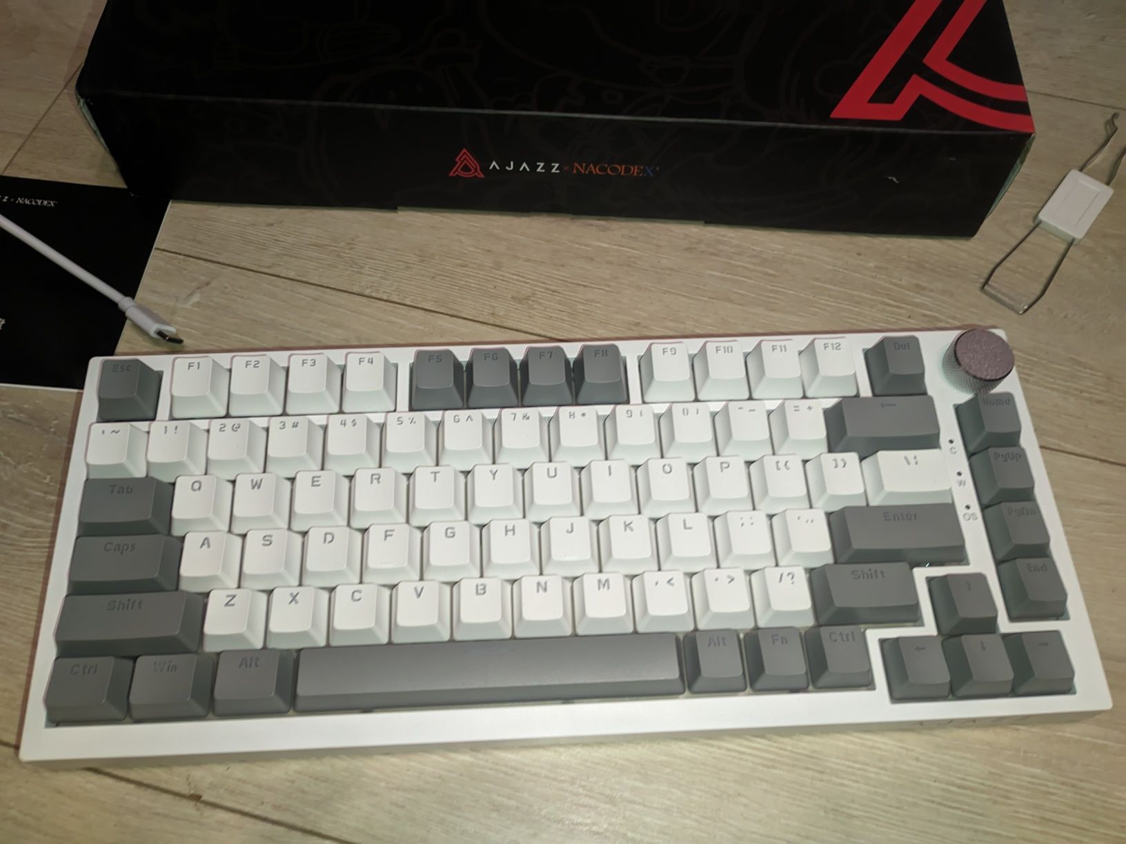 Клавиатура Ajazz Ak820 в отличном состоянии