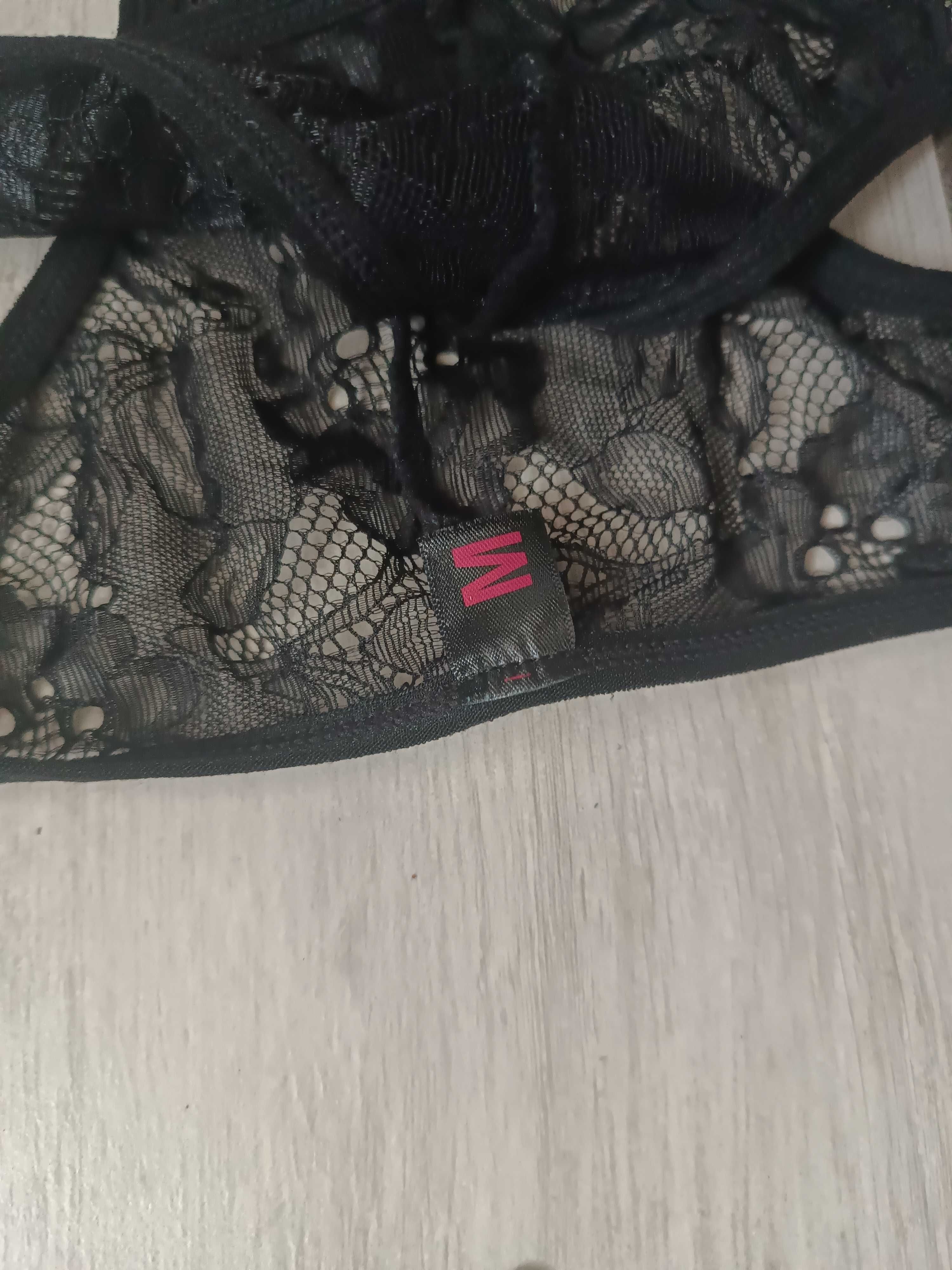 Pas do pończoch plus stringi M