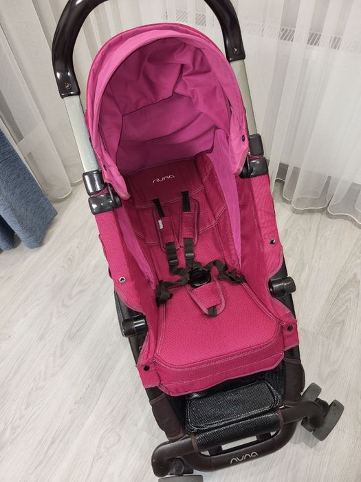 Дитяча прогулянкова коляска для дівчинки Nuna