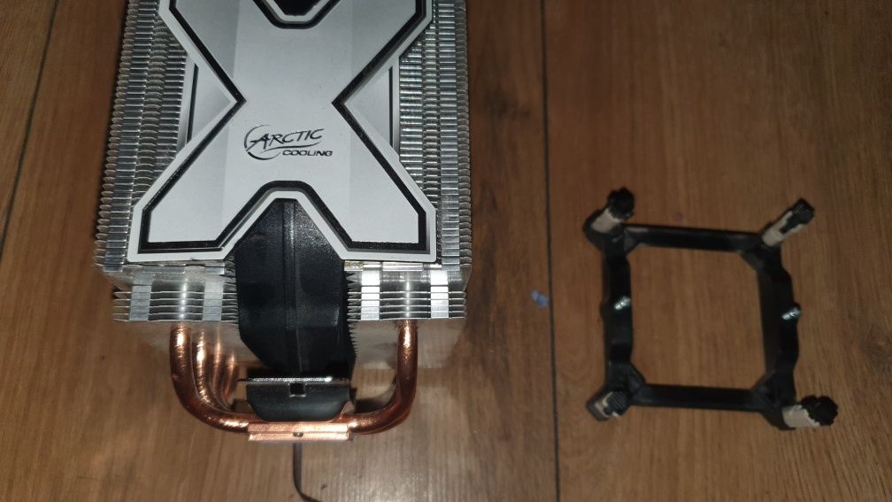 Chłodzenie LGA1366 Arctic Cooling wieżowe.