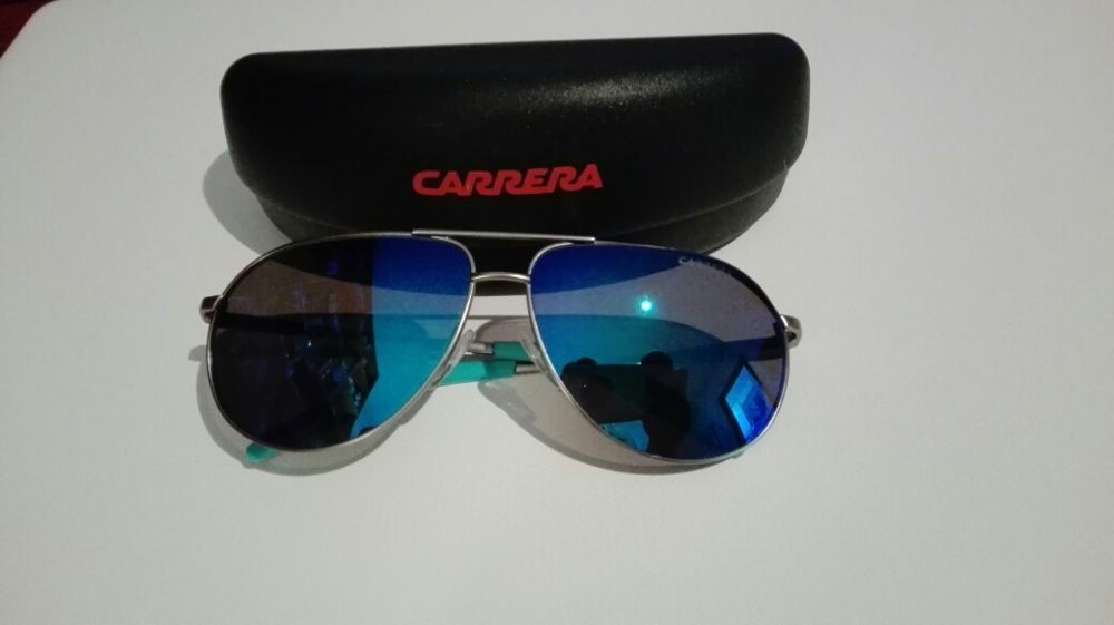 Óculos de sol CARRERA / modelo junior