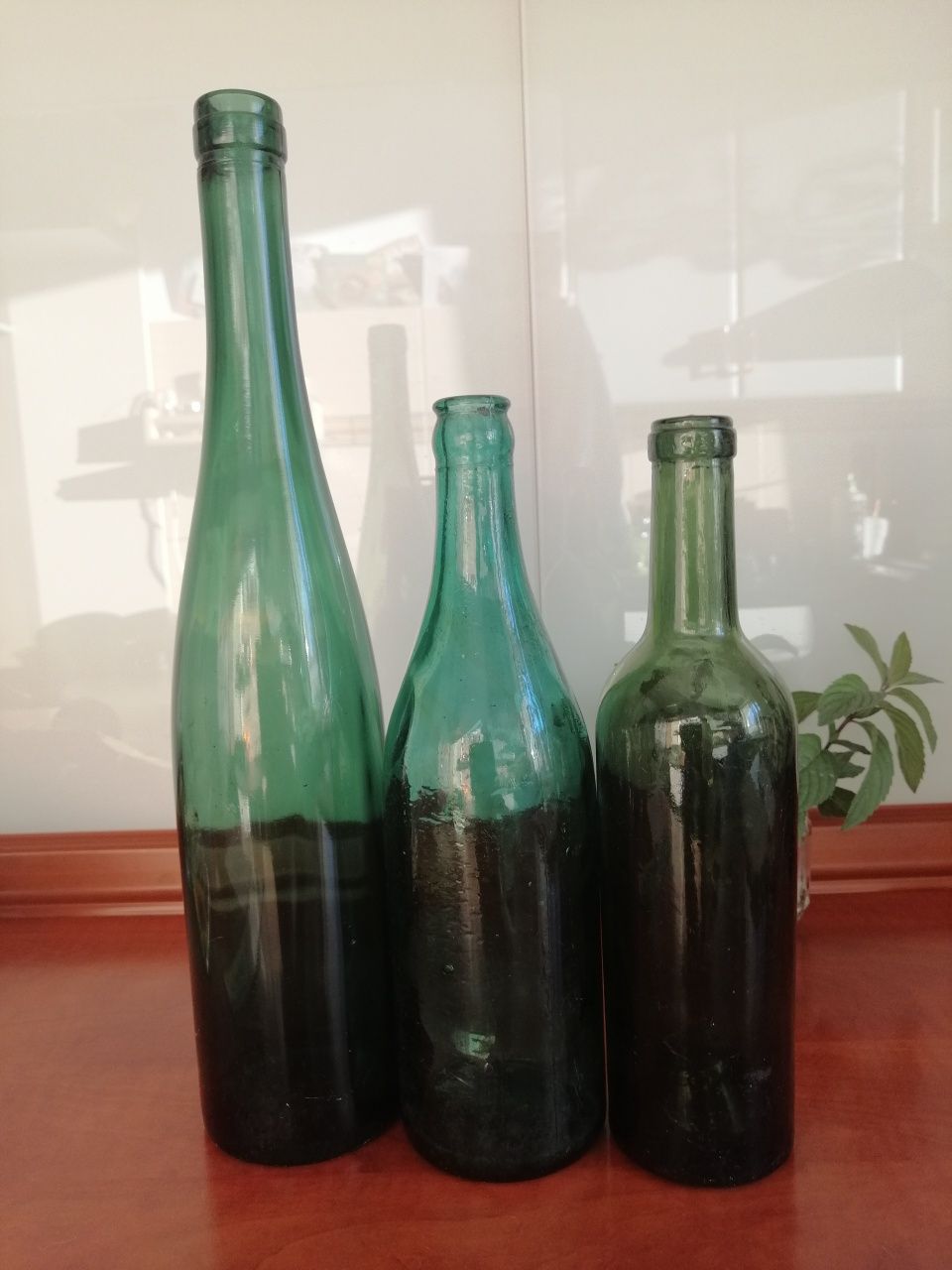 Butelki kolekcjonerskie, zielone, Vintage, PRL 4 szt, oryginalna dekor