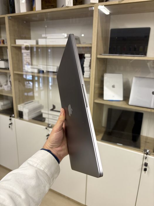 MacBook Pro 13” 2019 — Space Gray — i7 / 16GB / 512GB — Батарея: 100%