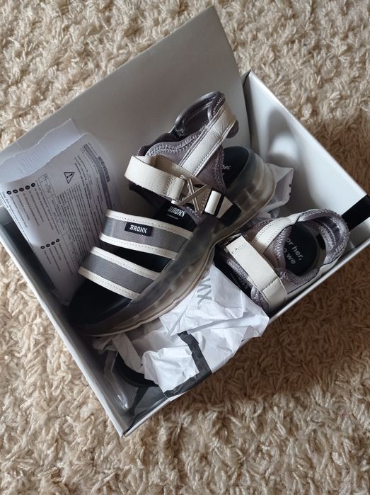 Босоніжки жіночі