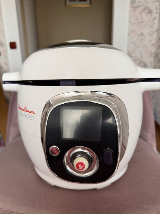 Мультиварка Moulinex Cook4Me (модель EPC03) -у гарному стані!